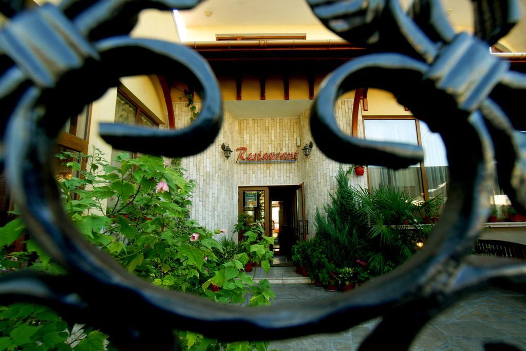 Family Hotel St. Constantine&Helena Iwajlowgrad Exterior foto